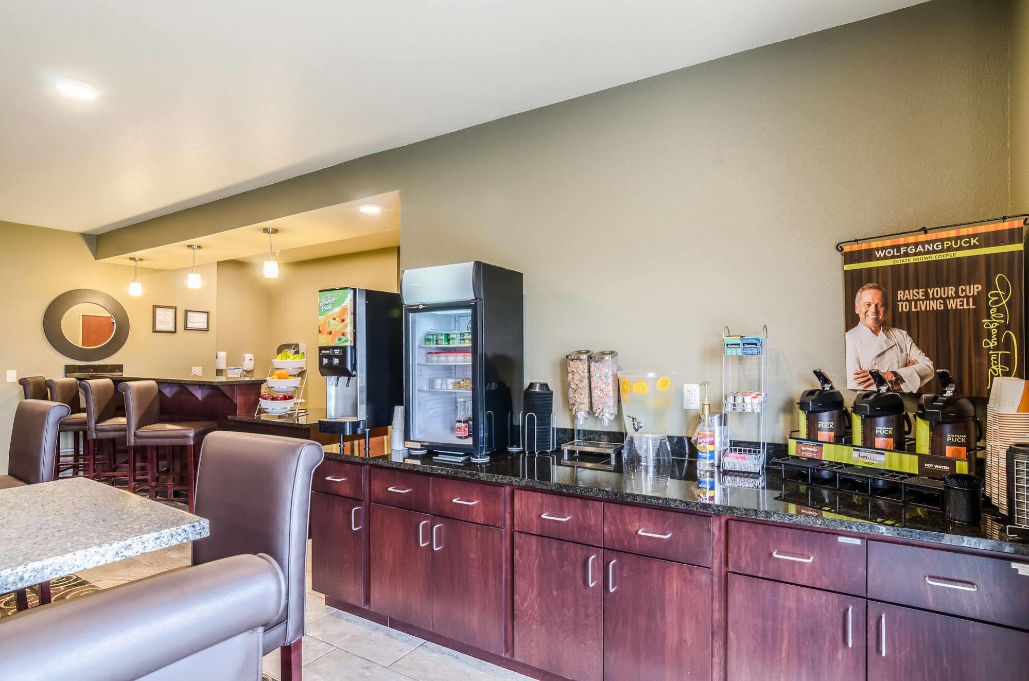 Cobblestone Hotel & Suites - Mccook Zewnętrze zdjęcie