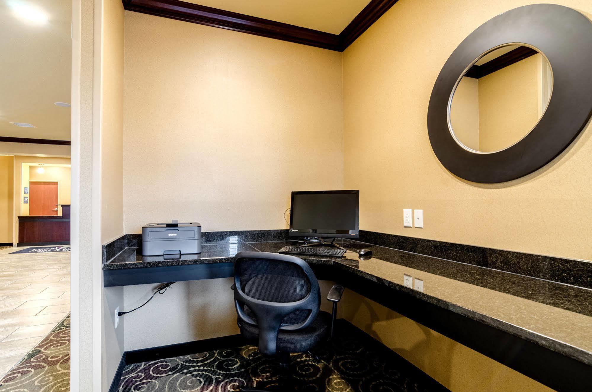 Cobblestone Hotel & Suites - Mccook Zewnętrze zdjęcie