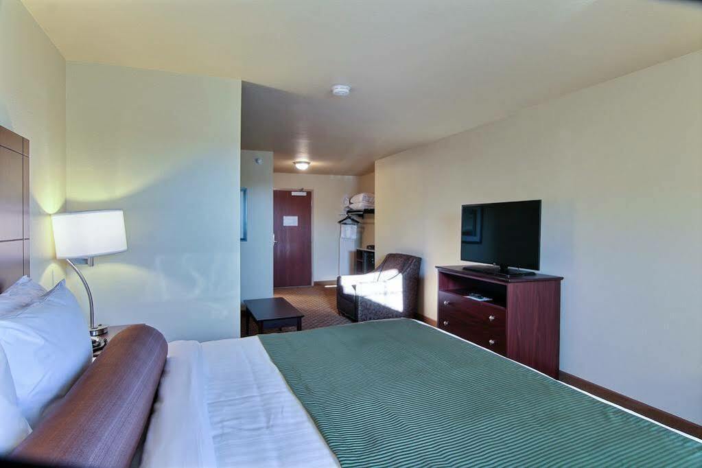 Cobblestone Hotel & Suites - Mccook Zewnętrze zdjęcie